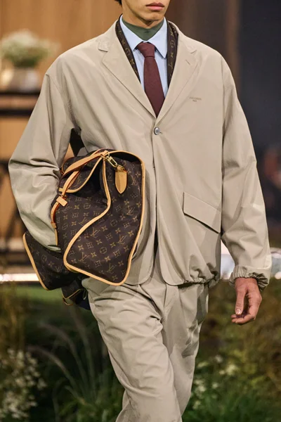 Look 17